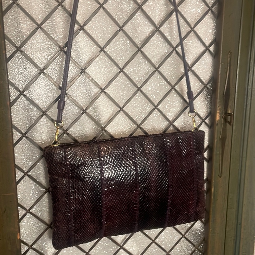 💥 2/$20 Vintage Burgundy Snakeskin Crossbody